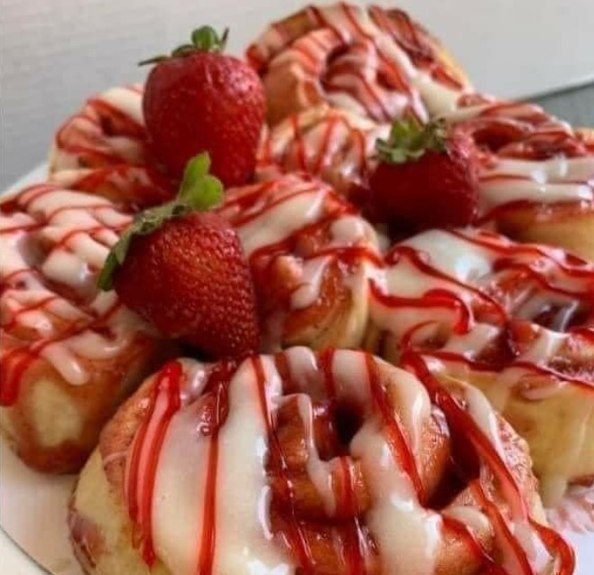 Rotoli alla cannella alla fragola